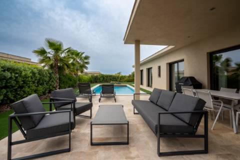 EXCLUSIVIDADE

Moradia Térrea T3 de Luxo com Piscina Privada | Quinta de Faro, junto à Ria Formosa