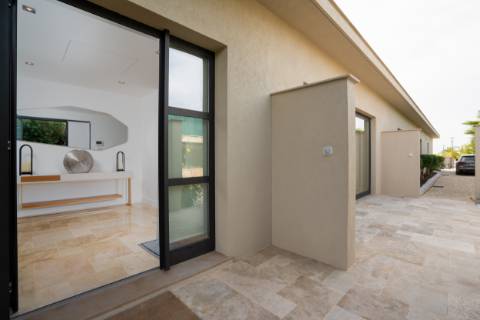 EXCLUSIVIDADE

Moradia Térrea T3 de Luxo com Piscina Privada | Quinta de Faro, junto à Ria Formosa