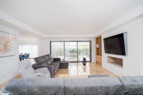 EXCLUSIVIDADE

Moradia Térrea T3 de Luxo com Piscina Privada | Quinta de Faro, junto à Ria Formosa