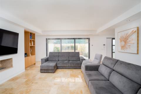 EXCLUSIVIDADE

Moradia Térrea T3 de Luxo com Piscina Privada | Quinta de Faro, junto à Ria Formosa