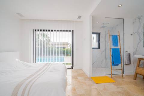 EXCLUSIVIDADE

Moradia Térrea T3 de Luxo com Piscina Privada | Quinta de Faro, junto à Ria Formosa