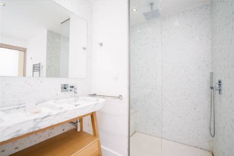 EXCLUSIVIDADE

Moradia Térrea T3 de Luxo com Piscina Privada | Quinta de Faro, junto à Ria Formosa