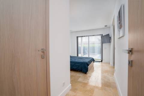 EXCLUSIVIDADE

Moradia Térrea T3 de Luxo com Piscina Privada | Quinta de Faro, junto à Ria Formosa