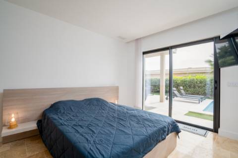 EXCLUSIVIDADE

Moradia Térrea T3 de Luxo com Piscina Privada | Quinta de Faro, junto à Ria Formosa