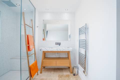 EXCLUSIVIDADE

Moradia Térrea T3 de Luxo com Piscina Privada | Quinta de Faro, junto à Ria Formosa