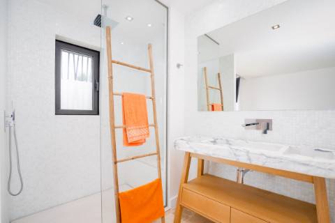 EXCLUSIVIDADE

Moradia Térrea T3 de Luxo com Piscina Privada | Quinta de Faro, junto à Ria Formosa