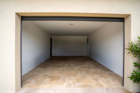 EXCLUSIVIDADE

Moradia Térrea T3 de Luxo com Piscina Privada | Quinta de Faro, junto à Ria Formosa