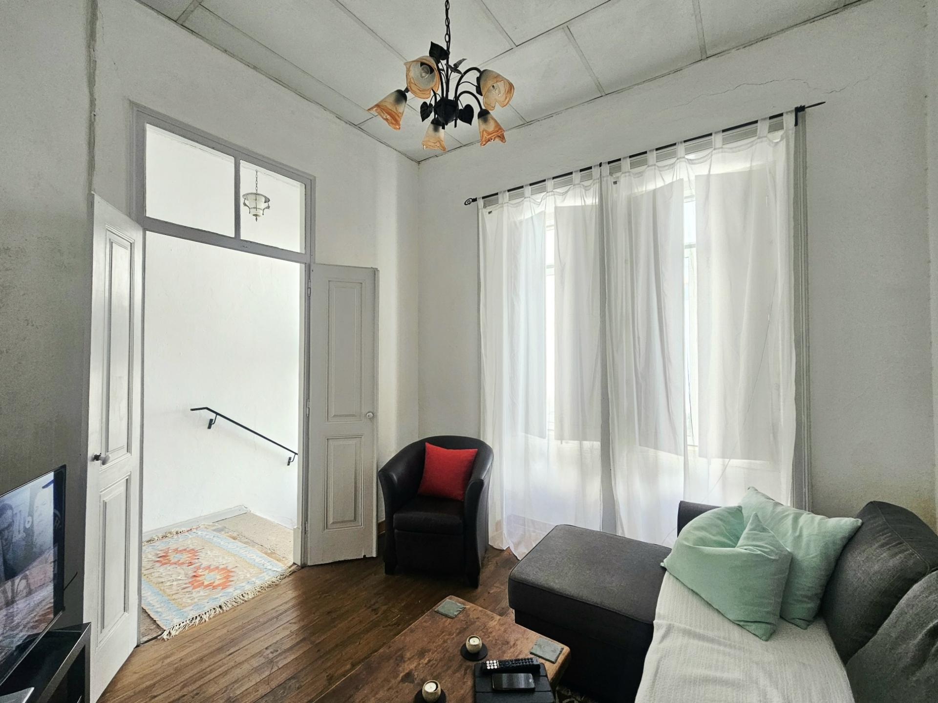 EXCLUSIVIDADE

Moradia com jardim no coração de Faro - Grande potencial de renovação