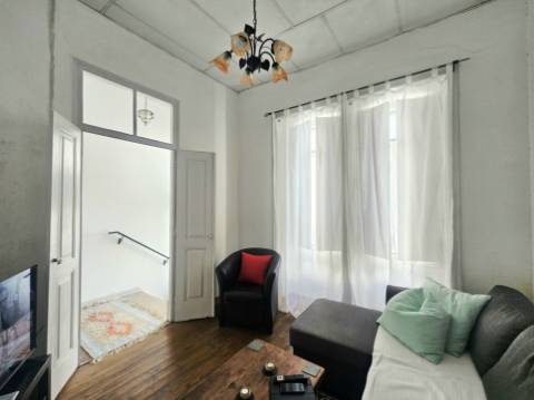 EXCLUSIVIDADE

Moradia com jardim no coração de Faro - Grande potencial de renovação