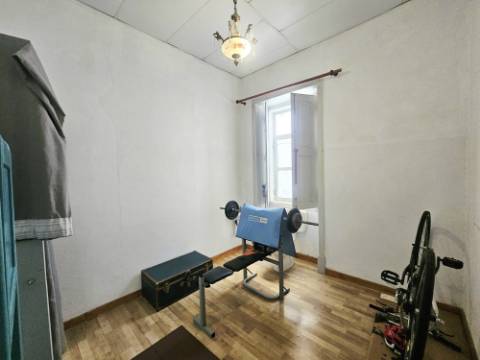 EXCLUSIVIDADE

Moradia com jardim no coração de Faro - Grande potencial de renovação