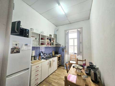 EXCLUSIVIDADE

Moradia com jardim no coração de Faro - Grande potencial de renovação