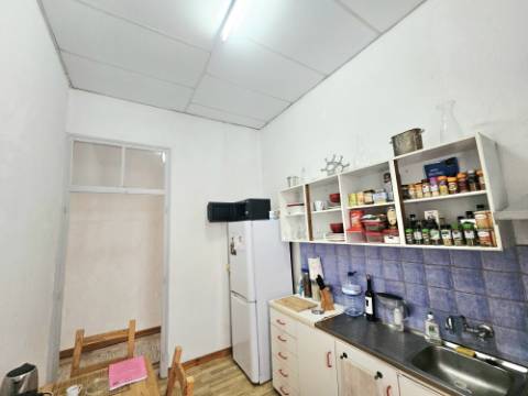 EXCLUSIVIDADE

Moradia com jardim no coração de Faro - Grande potencial de renovação