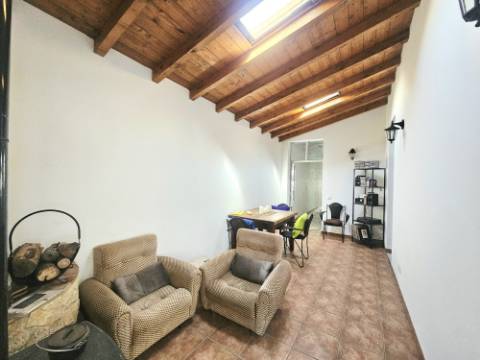 EXCLUSIVIDADE

Moradia com jardim no coração de Faro - Grande potencial de renovação