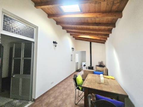 EXCLUSIVIDADE

Moradia com jardim no coração de Faro - Grande potencial de renovação