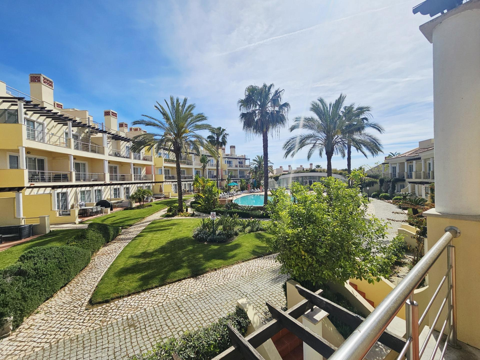 Moradia V4 situada numa zona exclusivo de Vila Sol com vista golf