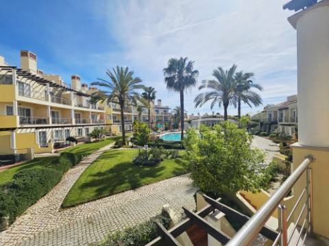 Moradia V4 situada numa zona exclusivo de Vila Sol com vista golf