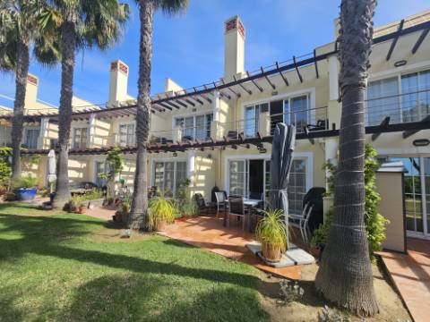 Moradia V4 situada numa zona exclusivo de Vila Sol com vista golf