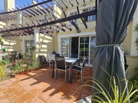 Moradia V4 situada numa zona exclusivo de Vila Sol com vista golf