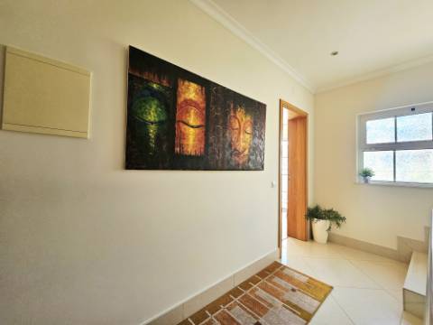 Moradia V4 situada numa zona exclusivo de Vila Sol com vista golf