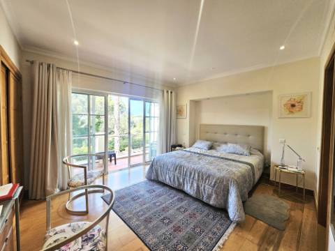 Moradia V4 situada numa zona exclusivo de Vila Sol com vista golf