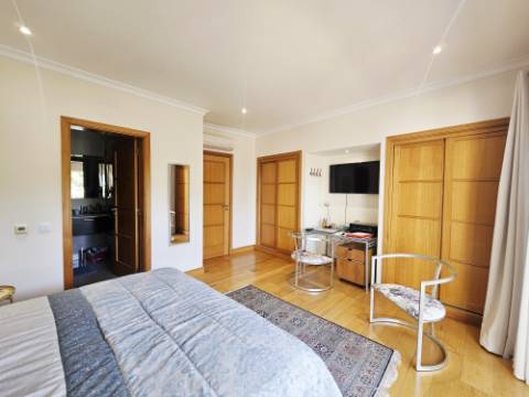 Moradia V4 situada numa zona exclusivo de Vila Sol com vista golf