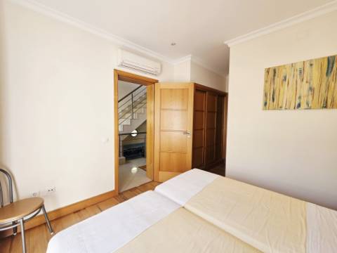 Moradia V4 situada numa zona exclusivo de Vila Sol com vista golf