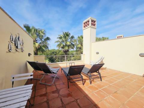 Moradia V4 situada numa zona exclusivo de Vila Sol com vista golf