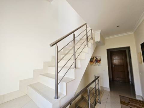 Moradia V4 situada numa zona exclusivo de Vila Sol com vista golf