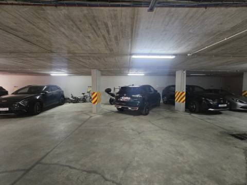 Moradia V4 situada numa zona exclusivo de Vila Sol com vista golf