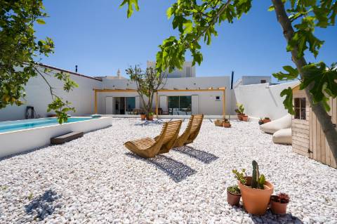 Moradia em banda nova moderna com vista para o campo