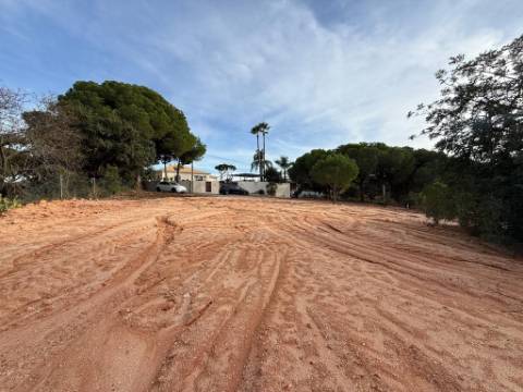 Terreno com Projeto de Luxo para Moradia de Sonho em Almancil Algarve