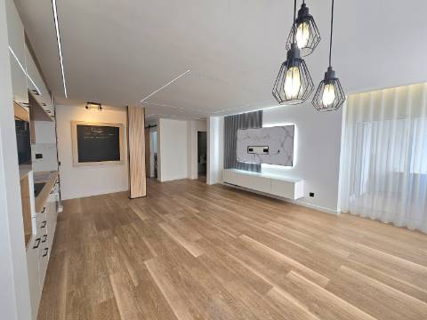 Magnífico apartamento T3 completamente renovado, com pormenores muito bonitos e funcionais.