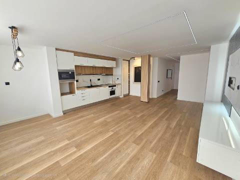 Magnífico apartamento T3 completamente renovado, com pormenores muito bonitos e funcionais.
