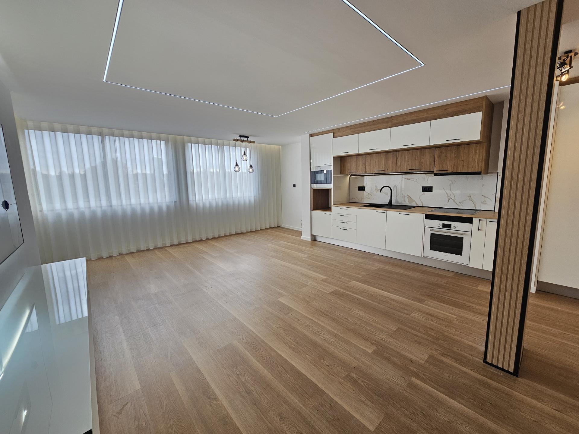 Magnífico apartamento T3 completamente renovado, com pormenores muito bonitos e funcionais.
