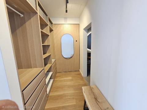 Magnífico apartamento T3 completamente renovado, com pormenores muito bonitos e funcionais.