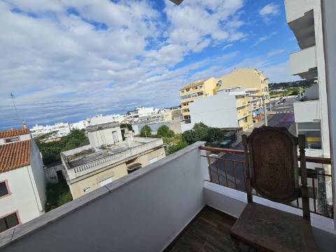 Magnífico apartamento T3 completamente renovado, com pormenores muito bonitos e funcionais.