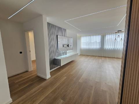 Magnífico apartamento T3 completamente renovado, com pormenores muito bonitos e funcionais.