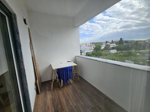 Magnífico apartamento T3 completamente renovado, com pormenores muito bonitos e funcionais.
