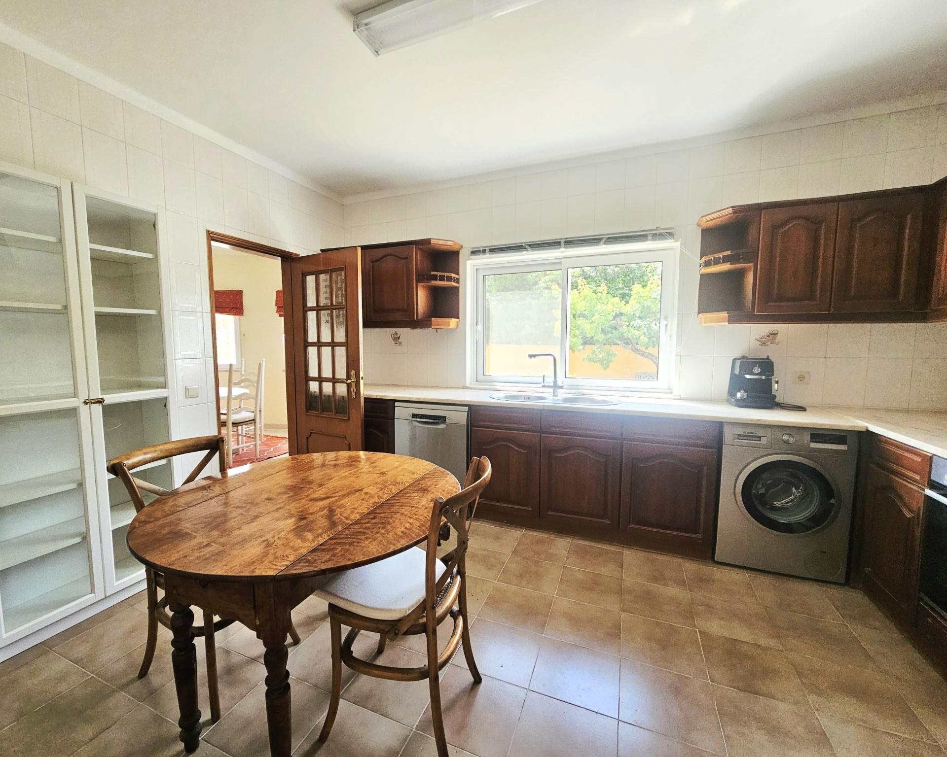Moradia independente térrea com 4 quartos à venda em Loulé, Algarve.