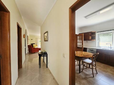 Moradia independente térrea com 4 quartos à venda em Loulé, Algarve.
