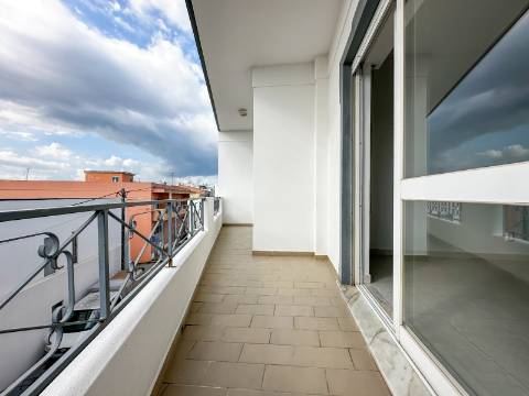 Loulé T3 Quartos no Segundo Andar e Vista para o Mar e Campo à Venda
