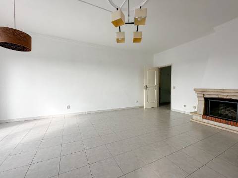 Loulé T3 Quartos no Segundo Andar e Vista para o Mar e Campo à Venda