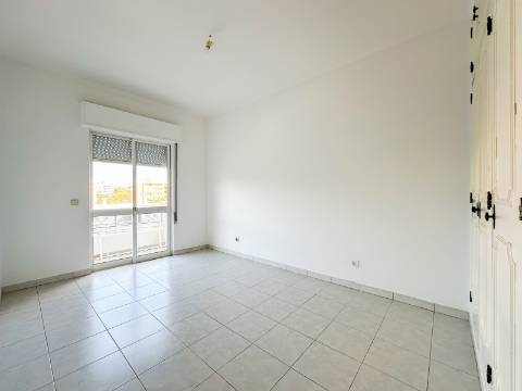 Loulé T3 Quartos no Segundo Andar e Vista para o Mar e Campo à Venda