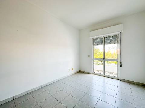Loulé T3 Quartos no Segundo Andar e Vista para o Mar e Campo à Venda
