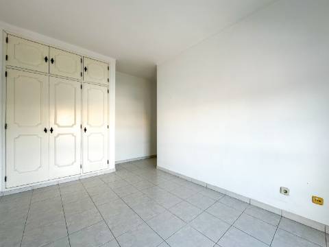 Loulé T3 Quartos no Segundo Andar e Vista para o Mar e Campo à Venda