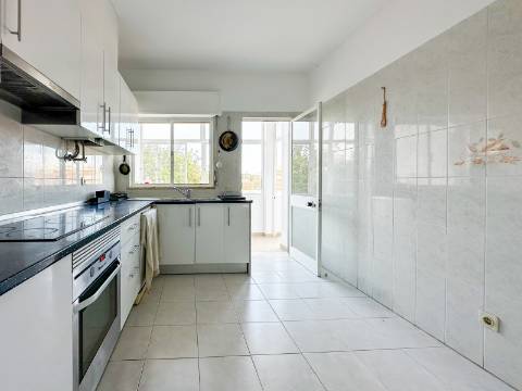 Loulé T3 Quartos no Segundo Andar e Vista para o Mar e Campo à Venda