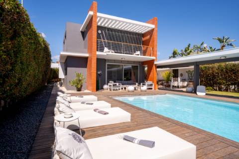 EXCLUSIVIDADE 

Moradia de arquiteto de 4 Quartos com piscina - Prestação de qualidade