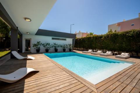 EXCLUSIVIDADE 

Moradia de arquiteto de 4 Quartos com piscina - Prestação de qualidade