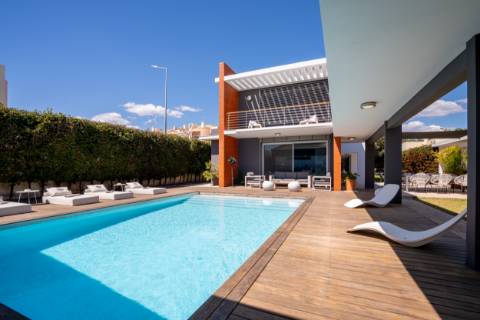 EXCLUSIVIDADE 

Moradia de arquiteto de 4 Quartos com piscina - Prestação de qualidade