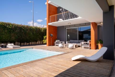 EXCLUSIVIDADE 

Moradia de arquiteto de 4 Quartos com piscina - Prestação de qualidade